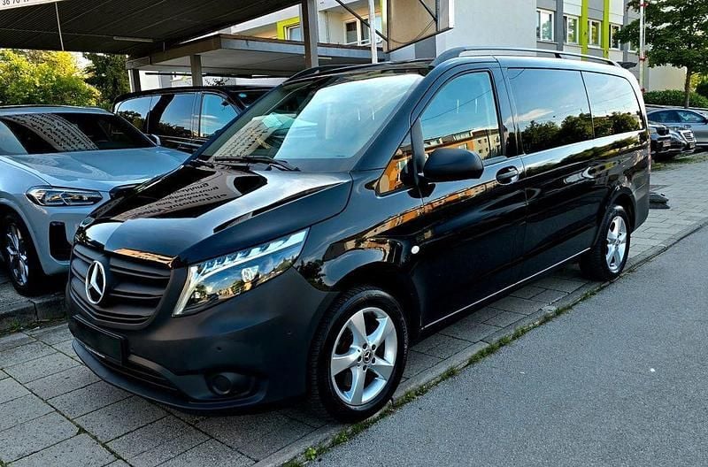 Schwarz Gebraucht 2024 Mercedes Vito Van / Kleinbus | 41.950 € (Fairer Preis) - Bild 1/4