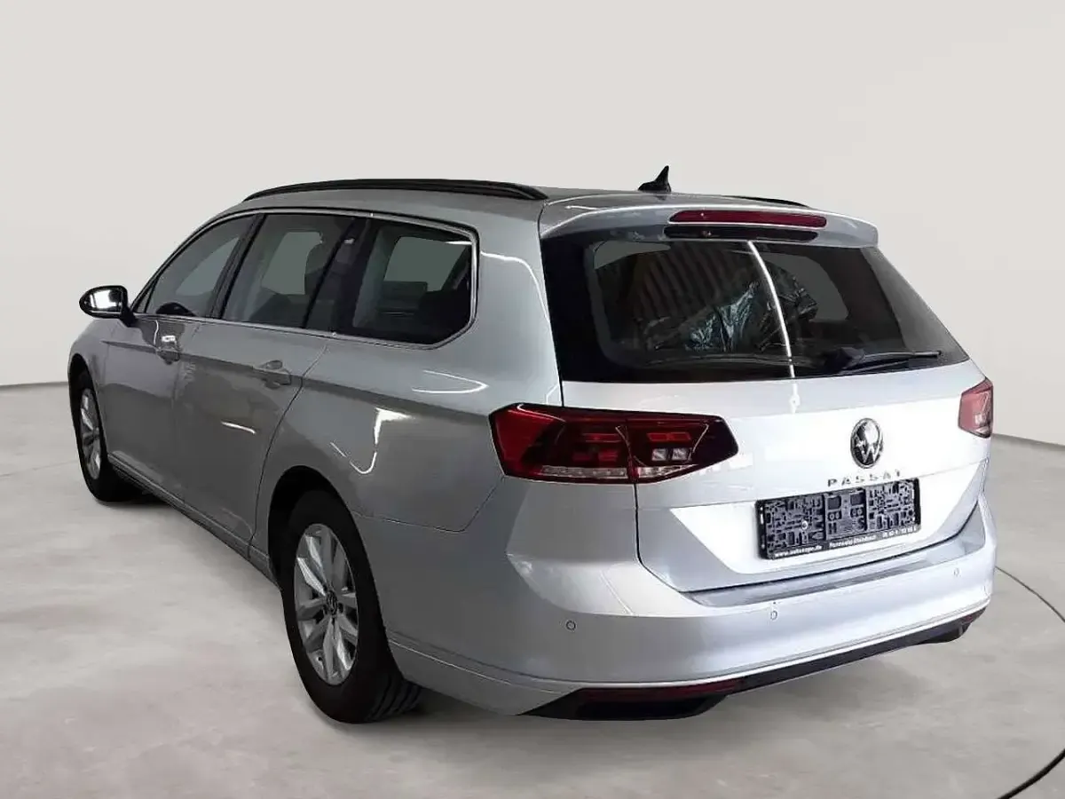 Gebraucht VW Passat Business 150 PS (110 kW) 2021 Reflexsilber metallic Kombi
