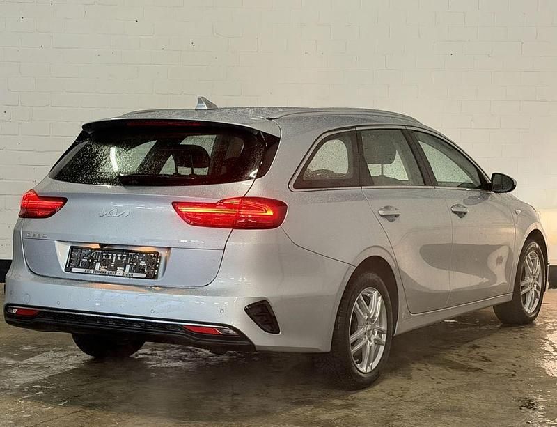 Gebraucht Kia Ceed Sportswagon Vision 136 PS (100 kW) 2023 (kcs) sparklingsilber met. Kombi