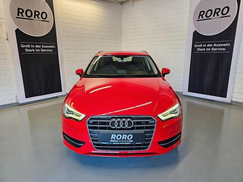 Gebraucht Audi A3 Ambiente 110 PS (80 kW) 2014 Rot Limousine
