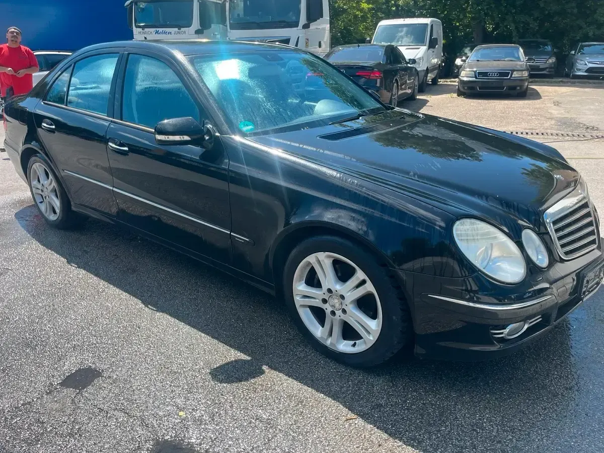 Gebraucht Mercedes E300 Avantgarde 211 PS (155 kW) 2008 Schwarz Limousine