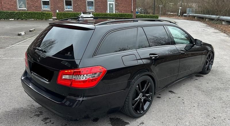 Gebraucht Mercedes E250 Avantgarde 204 PS (150 kW) 2012 Schwarz Kombi