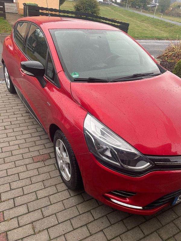 Rot Gebraucht 2018 Renault Clio IV Kleinwagen | 5.800 € (Guter Preis) - Bild 1/4