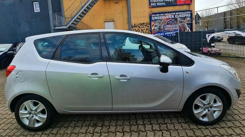Gebraucht Opel Meriva Design Edition 131 PS (96 kW) 2011 Silber Van / Kleinbus