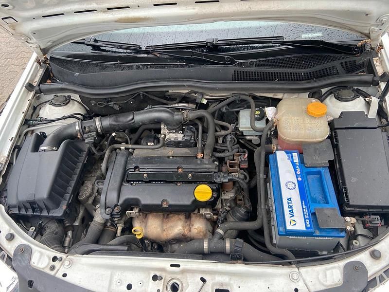 Gebraucht Opel Astra 90 PS (66 kW) 2009 Weiß Coupé