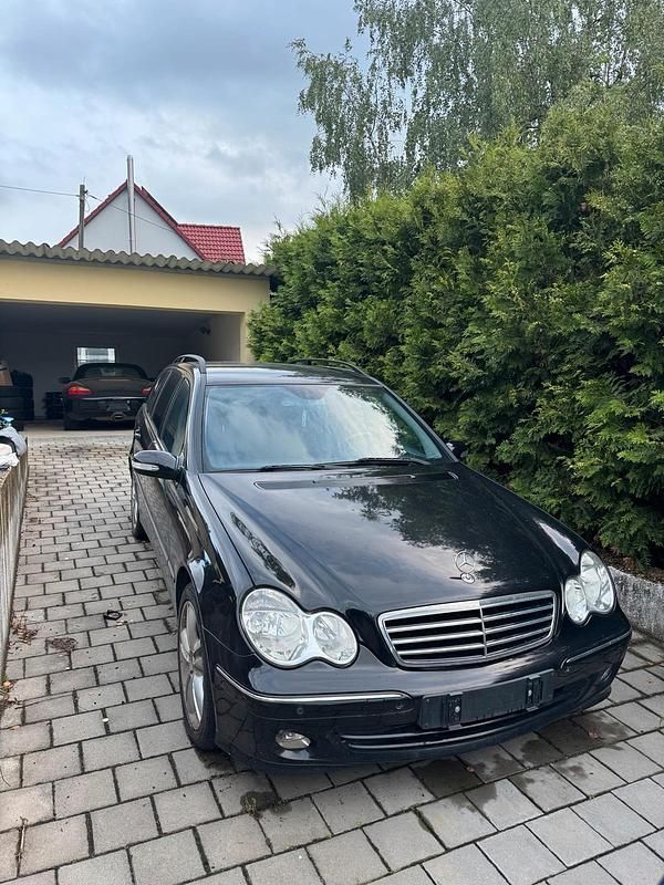Schwarz Gebraucht 2004 Mercedes C230 Kombi | 2.690 € (Fairer Preis) - Bild 1/4