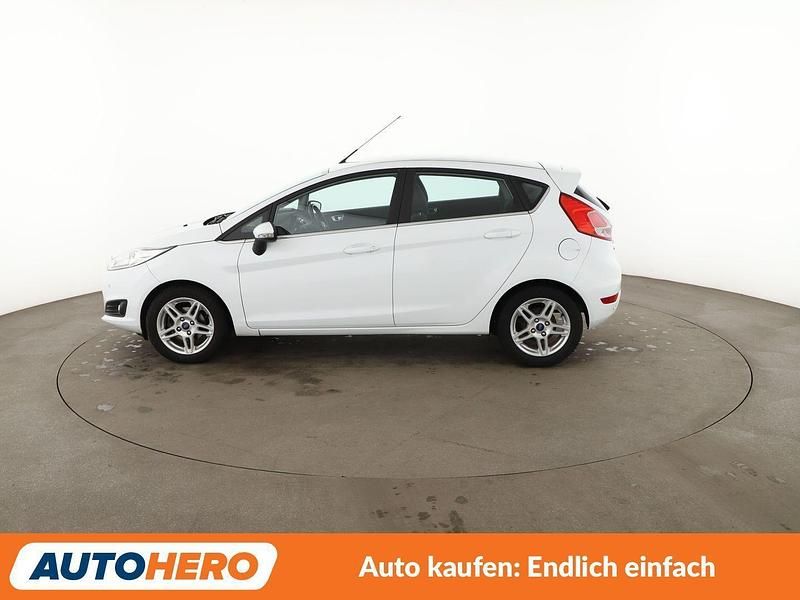 Gebraucht Ford Fiesta Titanium 101 PS (74 kW) 2015 Weiß Kleinwagen
