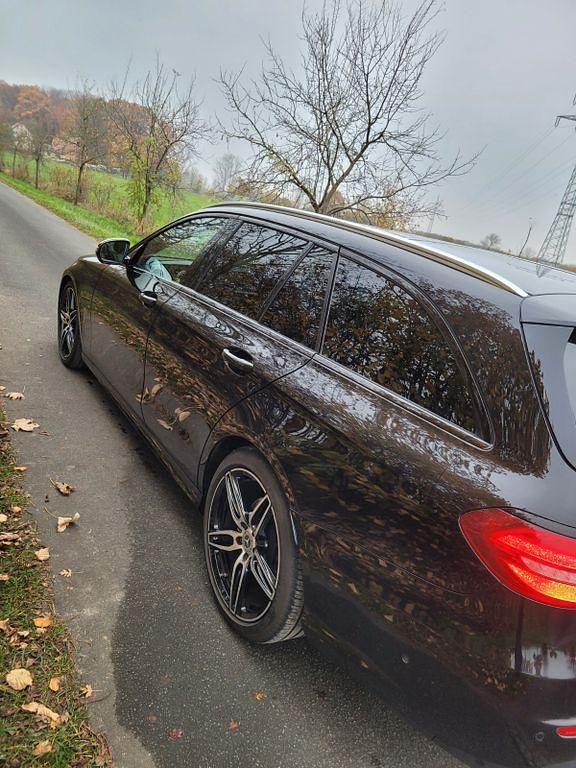 Gebraucht Mercedes E220 194 PS (142 kW) 2017 Schwarz Limousine