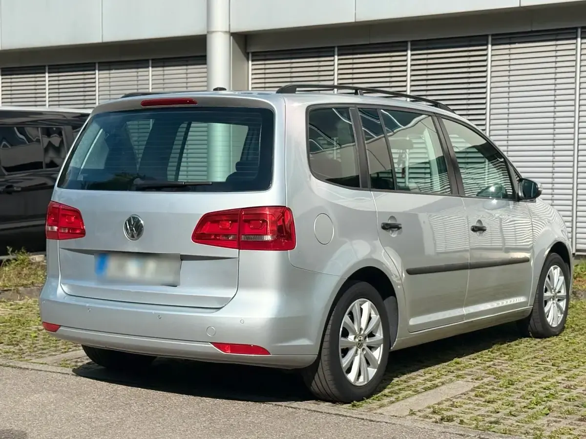 Gebraucht VW Touran 105 PS (77 kW) 2011 Silber Van / Kleinbus