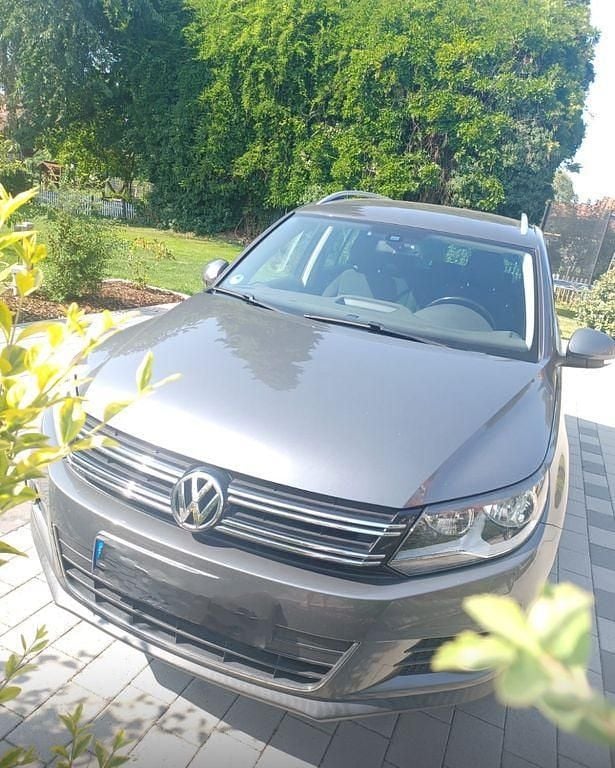 Gebraucht VW Tiguan Trendline 122 PS (89 kW) 2012 Grau SUV
