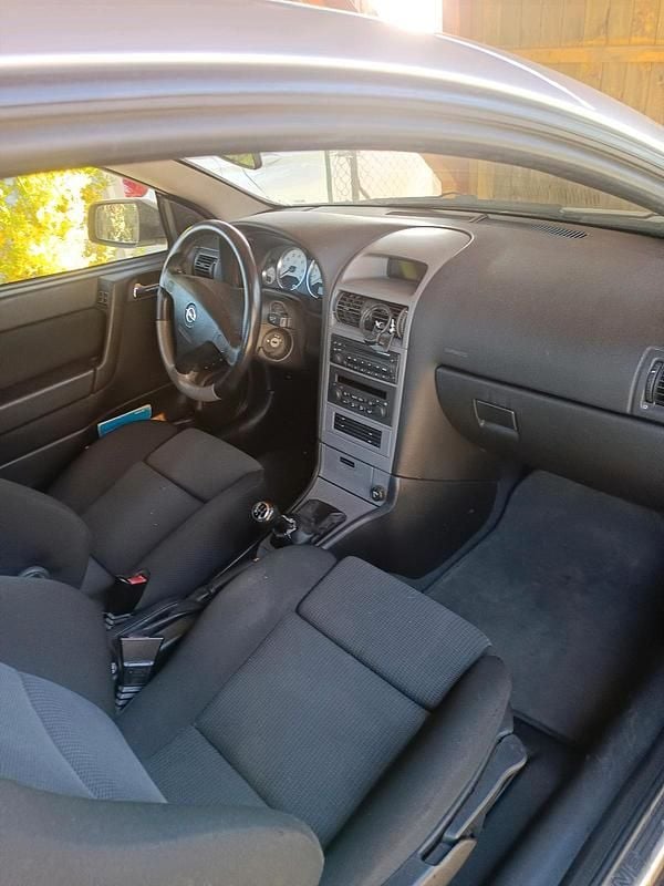 Second-hand Opel Astra 147 CP (108 kW) 2002 Argintiu Coupe