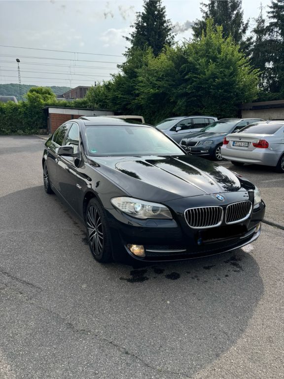 Schwarz Gebraucht 2011 BMW 520 Sport Line Limousine | 10.900 € (Etwas zu teuer) - Bild 1/4
