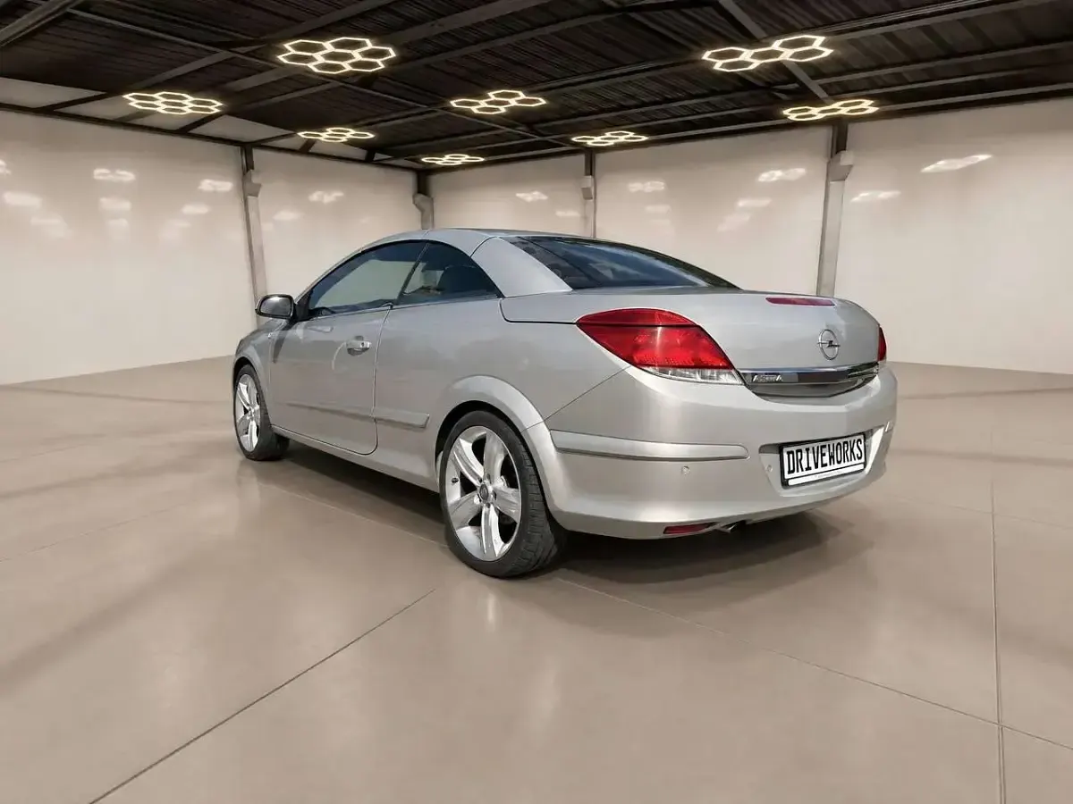 Gebraucht Opel Astra 140 PS (102 kW) 2008 Pannacotta m2 Cabrio