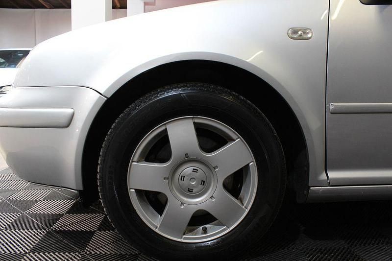 Gebraucht VW Bora Highline 116 PS (85 kW) 2000 Silber Limousine