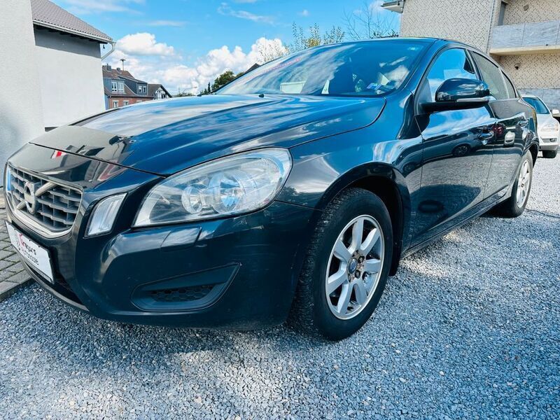 Gebraucht Volvo S60 Kinetic 114 PS (83 kW) 2012 Grau Limousine