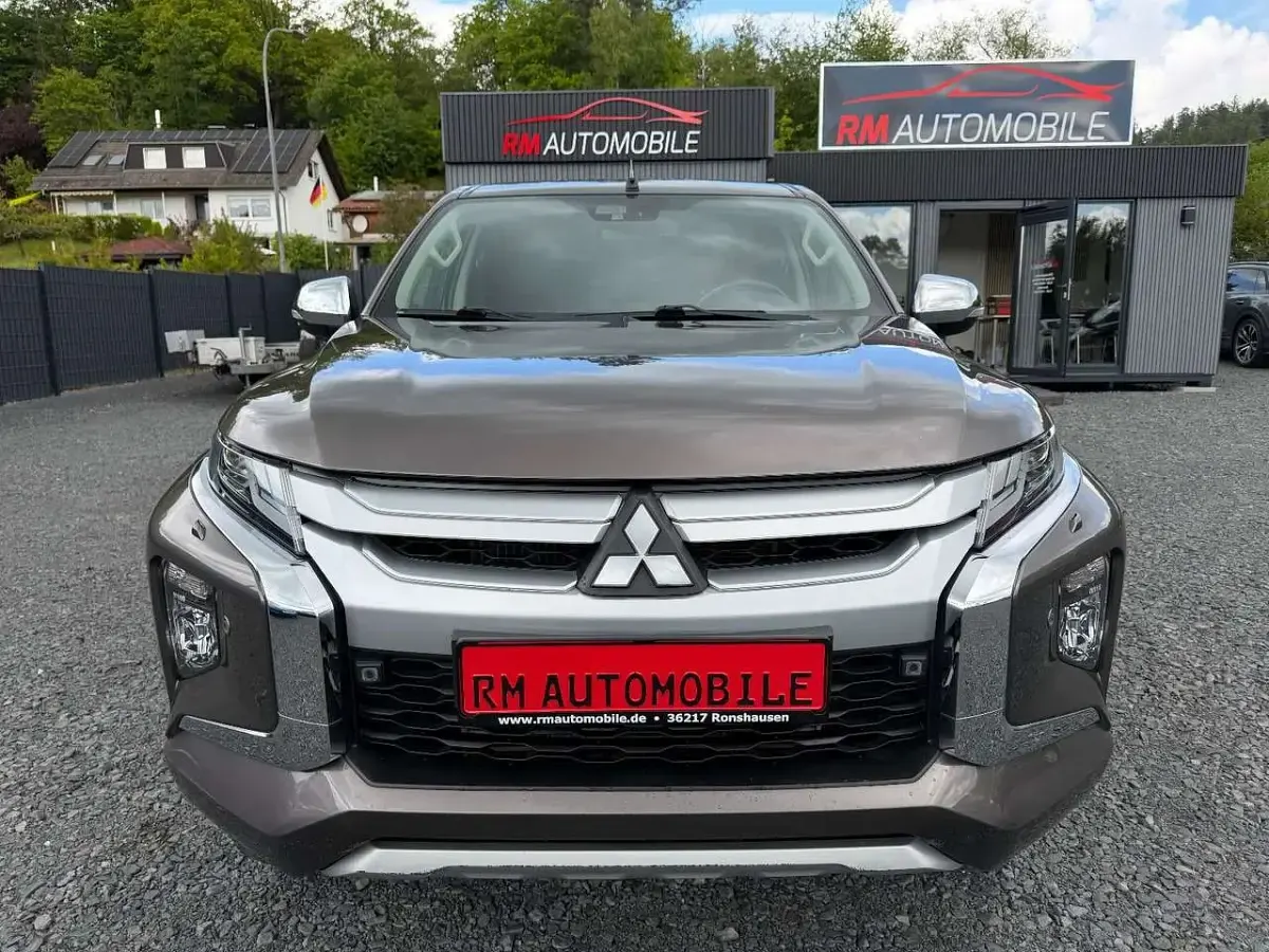 Gebraucht Mitsubishi L200 Edition 150 PS (110 kW) 2019 Greyish brown Pickup