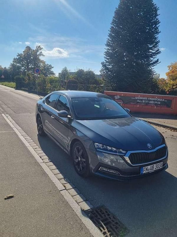 Gebraucht Skoda Octavia First Edition 150 PS (110 kW) 2021 Grau Kleinwagen