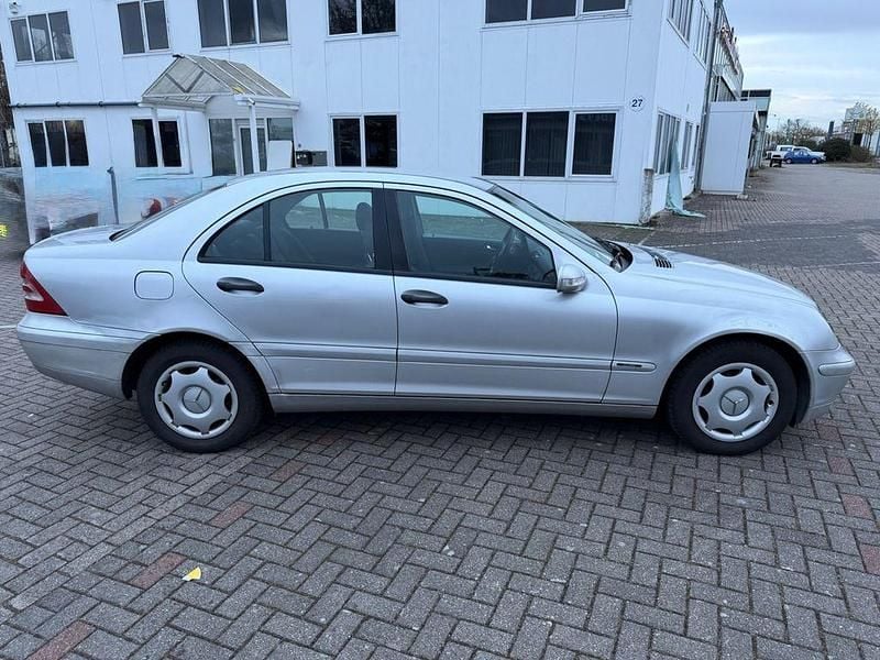 Gebraucht Mercedes C220 143 PS (105 kW) 2002 Silber Limousine