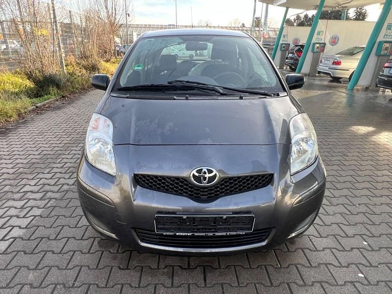 Grau Gebraucht 2009 Toyota Yaris Cool Kleinwagen | 2.999 € (Guter Preis) - Bild 1/4