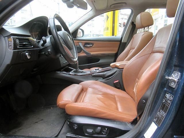 Gebraucht BMW 320 Sport Line 163 PS (119 kW) 2011 Blau Kombi