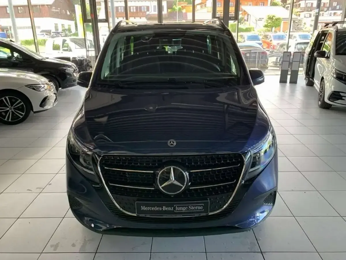 Gebraucht Mercedes V300 Style 237 PS (174 kW) 2025 Blau Van / Kleinbus