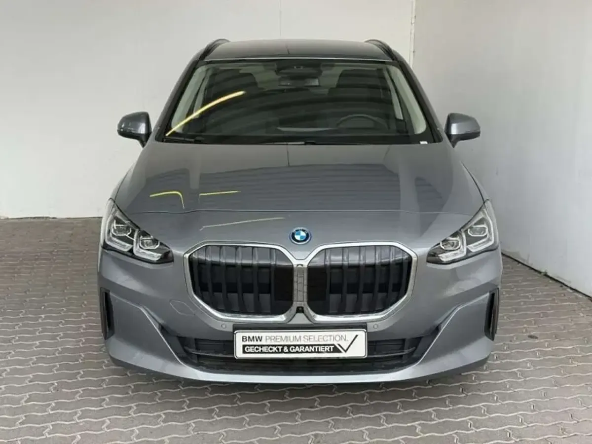 Gebraucht BMW 230e Active Tourer 326 PS (239 kW) 2025 Grau Van / Kleinbus