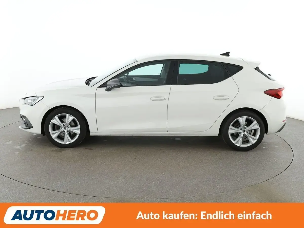 Używany Seat Leon FR 150 KM (110 kW) 2021 Biały Sedan/Limuzyna