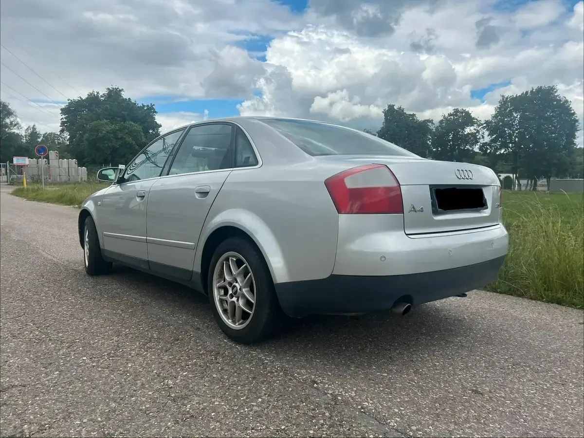 Gebraucht Audi A4 131 PS (96 kW) 2002 Silber Limousine