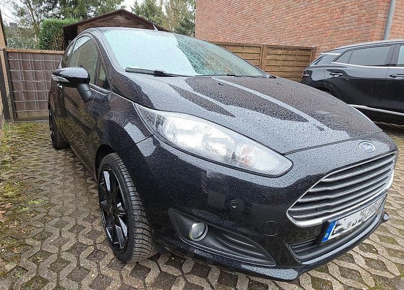 Gebraucht Ford Fiesta Trend 101 PS (74 kW) 2014 Schwarz Kleinwagen