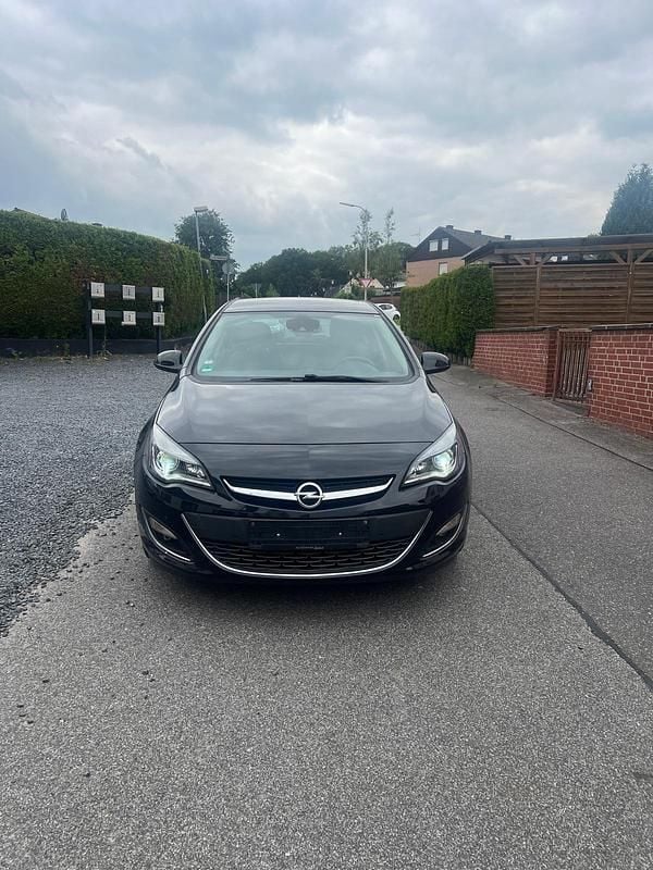 Second-hand Opel Astra 110 CP (80 kW) 2015 Negru Berlinǎ