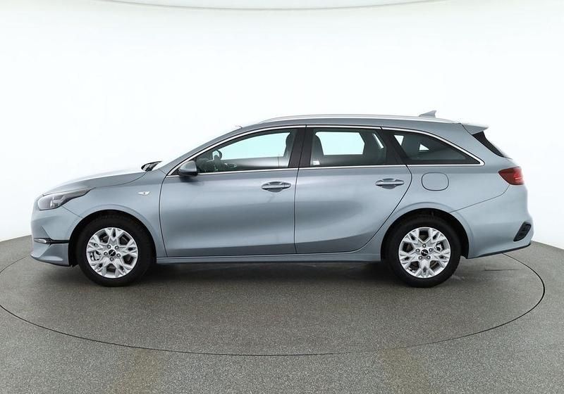 Neu Kia Ceed Sportswagon 140 PS (102 kW) 2025 Silber Kombi
