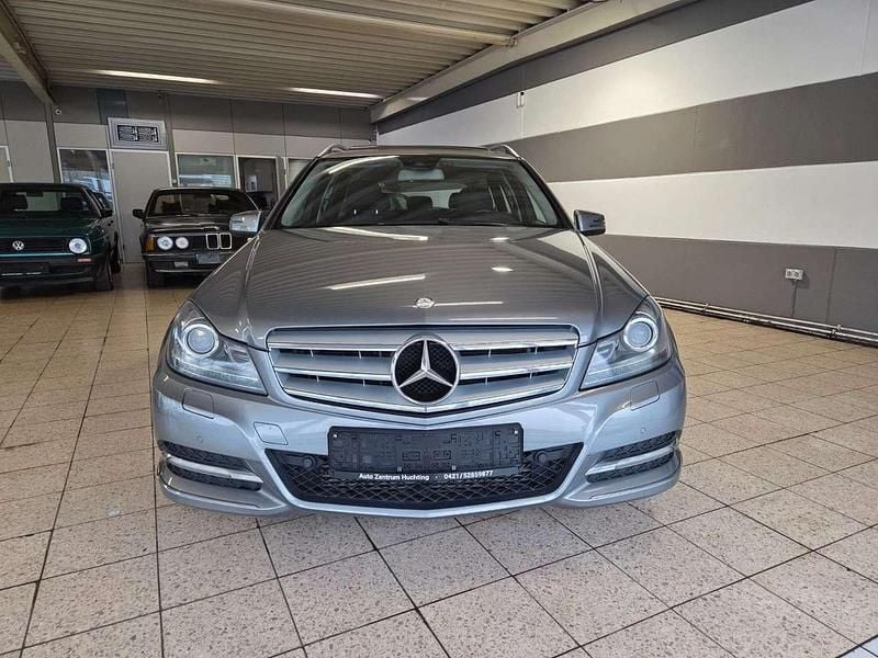 Gebraucht Mercedes C220 Avantgarde 170 PS (125 kW) 2012 Palladiumsilber  metalliclack Kombi