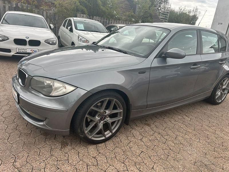 Grau Gebraucht 2009 BMW 118 Advantage Kleinwagen | 2.990 € (Guter Preis) - Bild 1/4