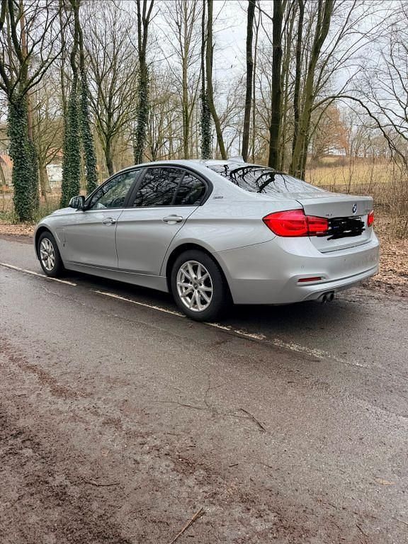 Gebraucht BMW 330e Advantage 252 PS (185 kW) 2017 Grau Limousine