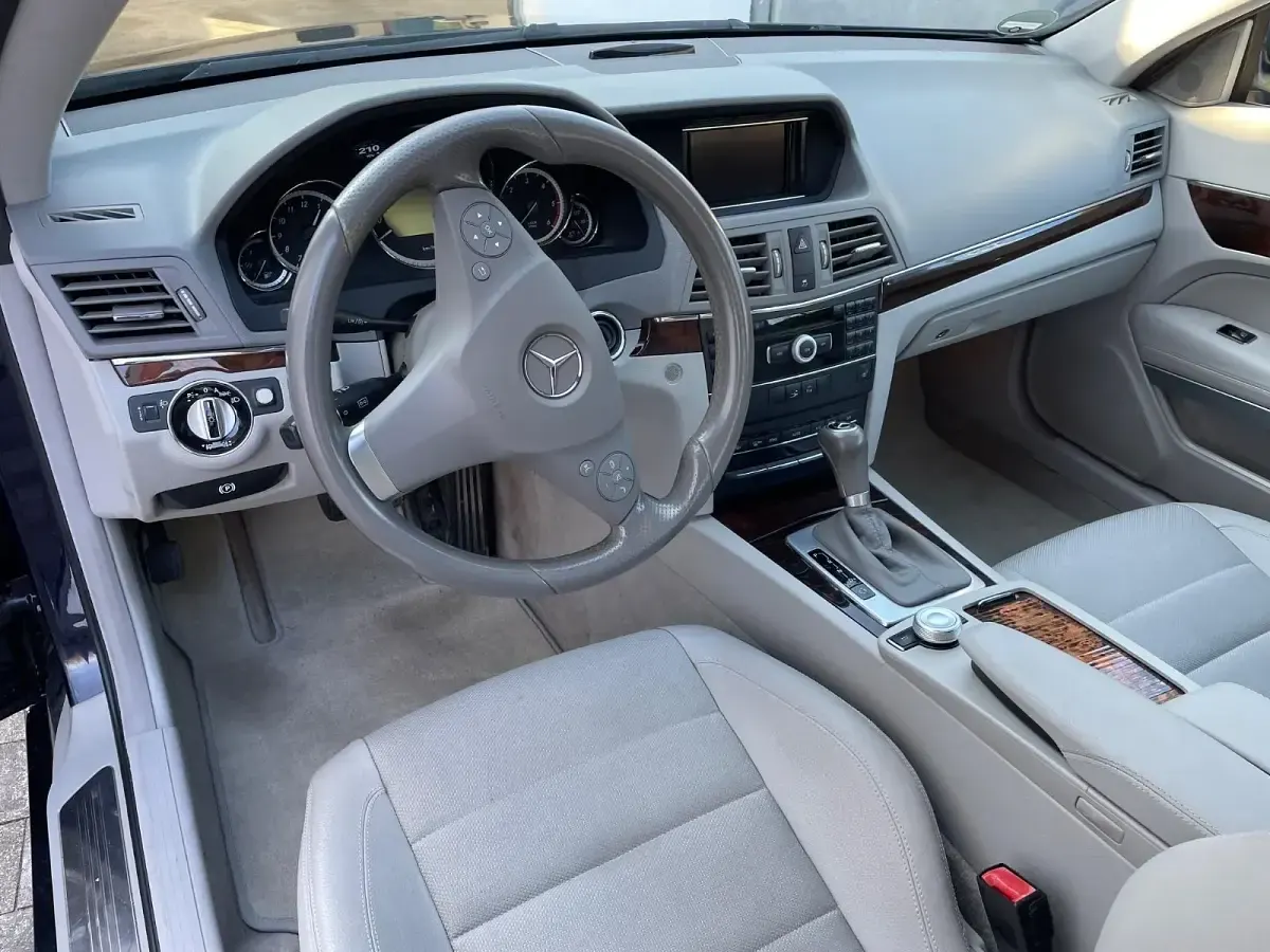 Gebraucht Mercedes E250 204 PS (150 kW) 2009 Blau Coupé