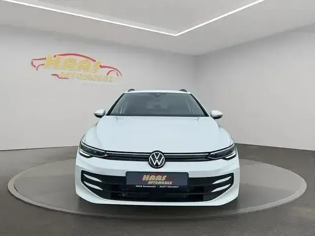 Gebraucht VW Golf VIII Life 116 PS (85 kW) 2025 Weiß Kombi