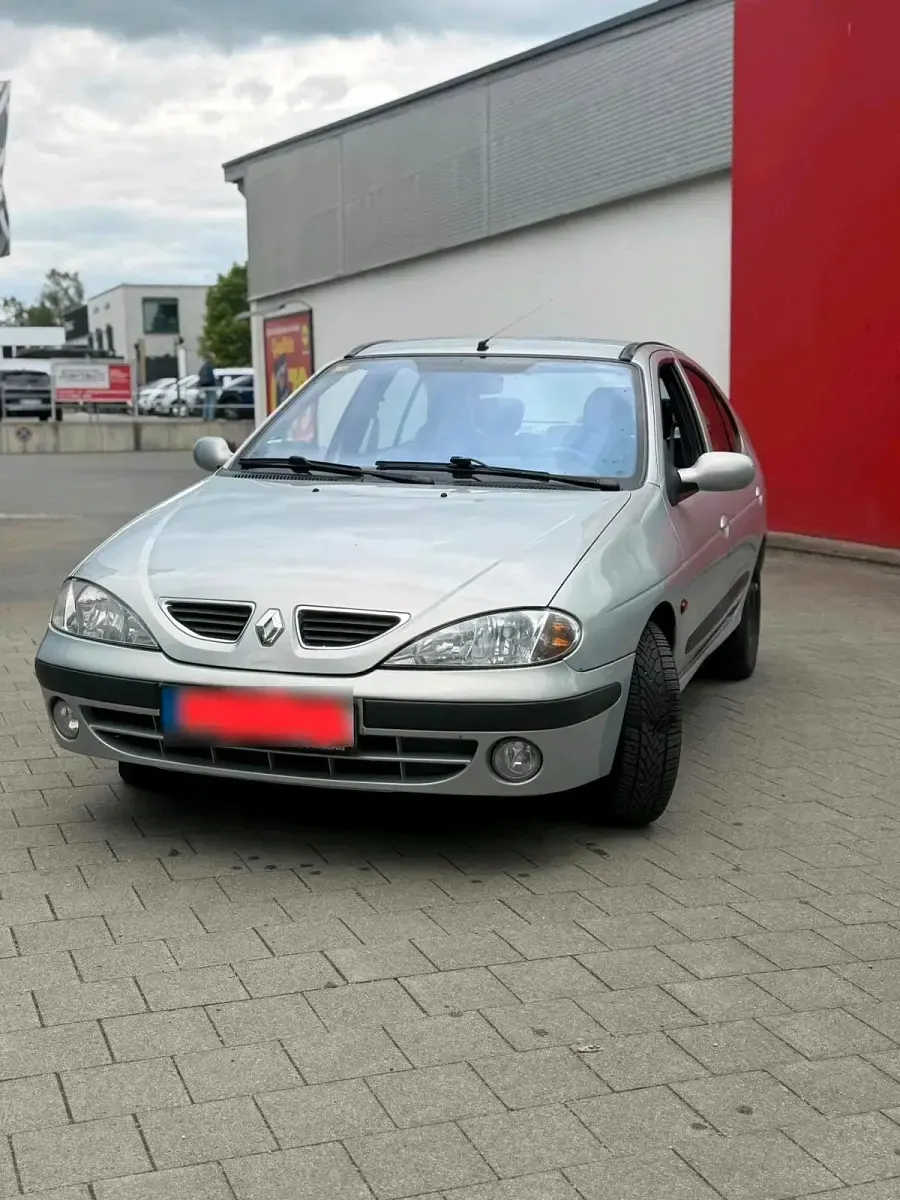Gebraucht Renault Mégane 107 PS (78 kW) 2001 Silber Limousine