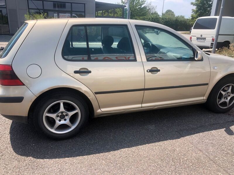 Gebraucht VW Golf IV Edition 116 PS (85 kW) 2001 Gold Limousine