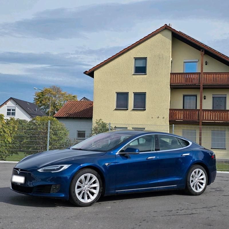 Second-hand Tesla Model S 243 kW (331 CP) 2017 Albastru Hatchback