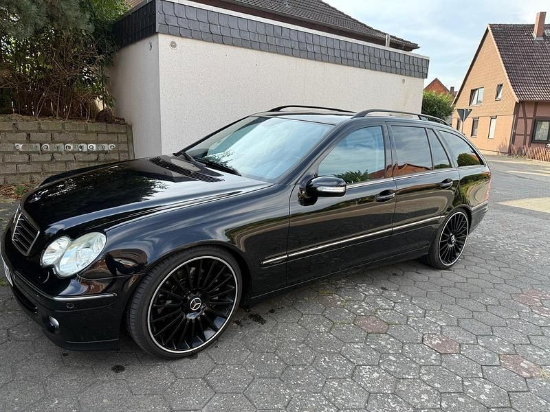 Schwarz Gebraucht 2007 Mercedes C220 Kombi | 5.300 € (Teuer) - Bild 1/4