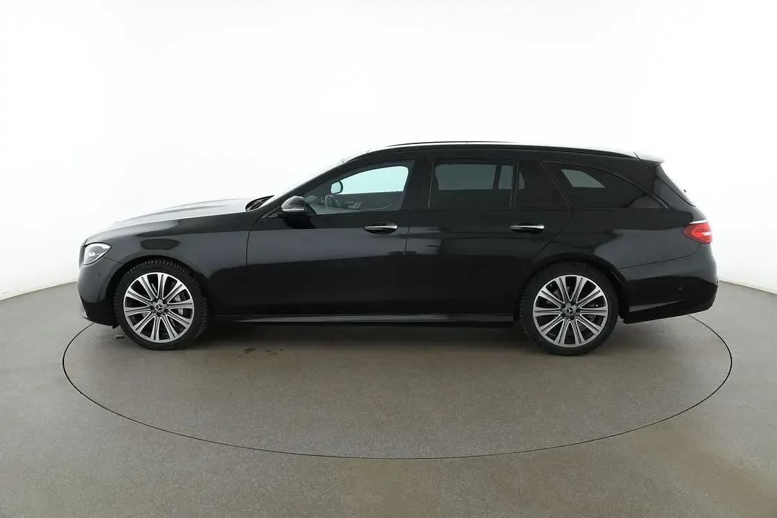 Gebraucht Mercedes E400 AMG line 330 PS (242 kW) 2022 Schwarz Kombi