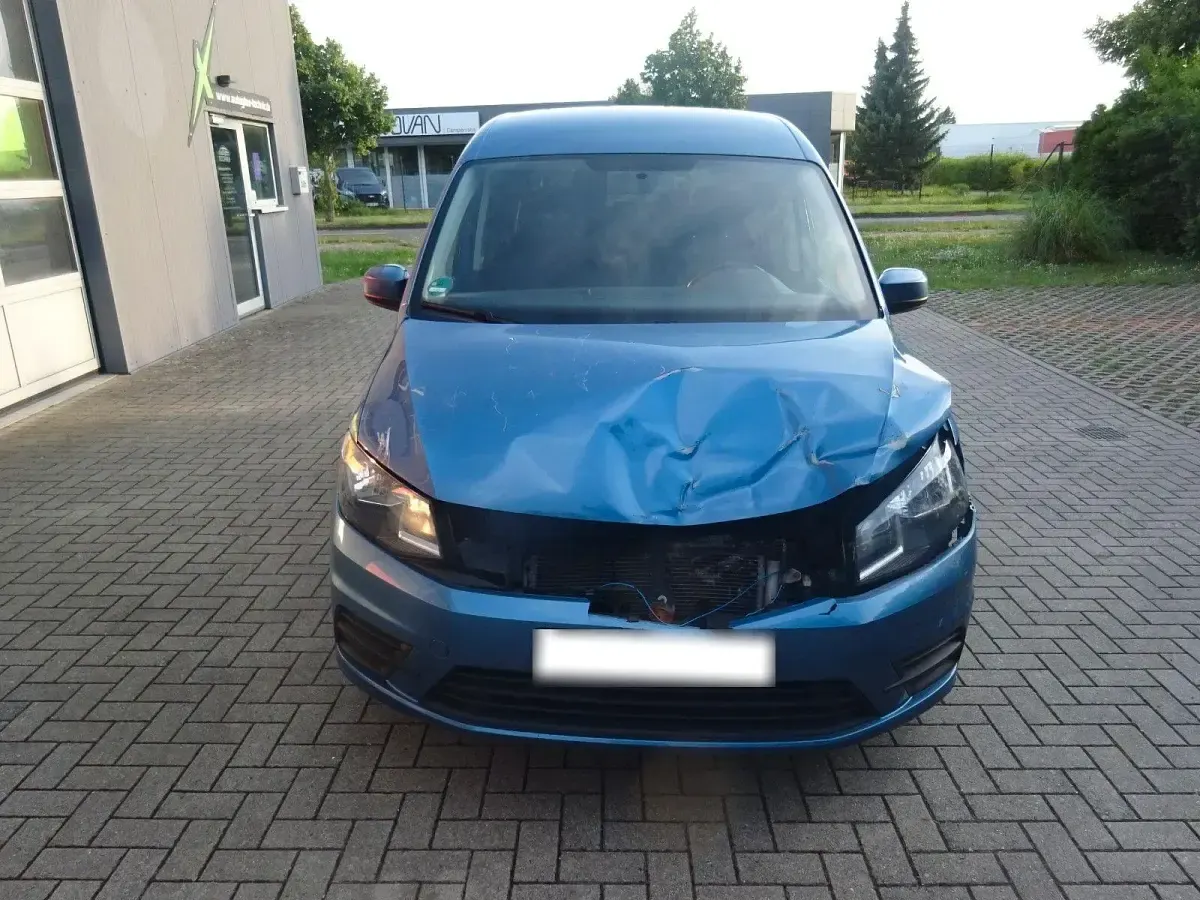 Gebraucht VW Caddy Trendline 102 PS (75 kW) 2016 Blau Van / Kleinbus