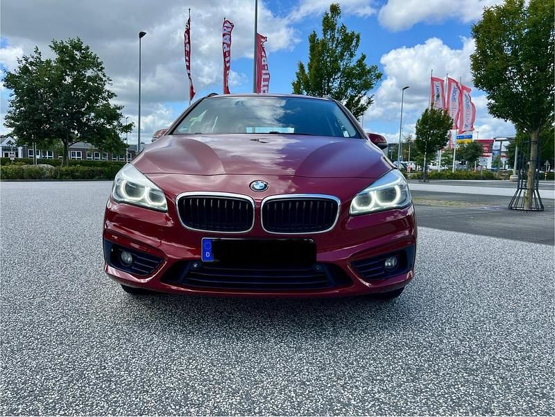 Rot Gebraucht 2016 BMW 218 Active Tourer Efficient Dynamics Van / Kleinbus | 6.500 € (Teuer) - Bild 1/4