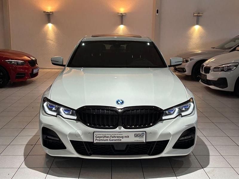 Gebraucht BMW 330e M Sport 184 PS (135 kW) 2021 Weiß Limousine