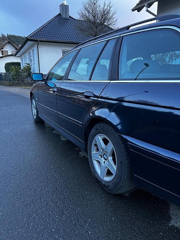 Gebraucht BMW 525 192 PS (141 kW) 2002 Blau Kombi