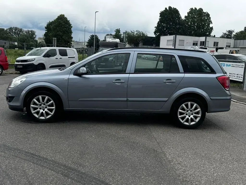 Gebraucht Opel Astra Edition 116 PS (85 kW) 2008 Silber Limousine
