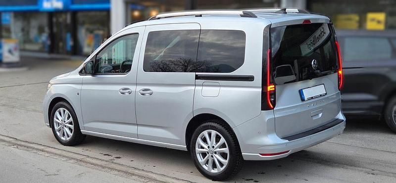 Gebraucht VW Caddy Life 114 PS (83 kW) 2024 Silber Van / Kleinbus