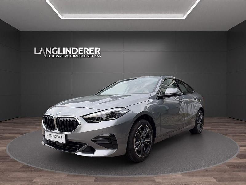 Grau Gebraucht 2024 BMW 220 Sport Line Coupé | 31.900 € (Guter Preis) - Bild 1/4