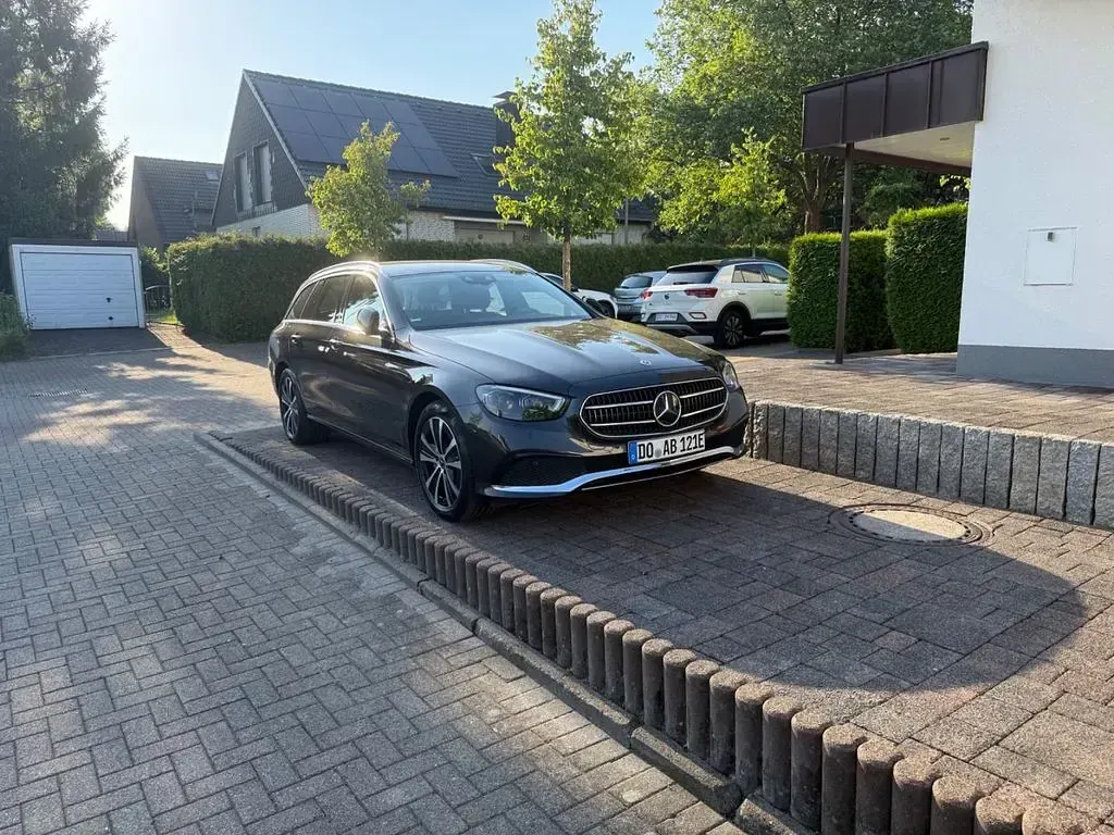 Gebraucht Mercedes E300 320 PS (235 kW) 2023 Schwarz Limousine