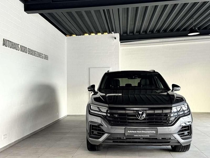 Gebraucht VW Touareg R 462 PS (339 kW) 2021 Grau SUV